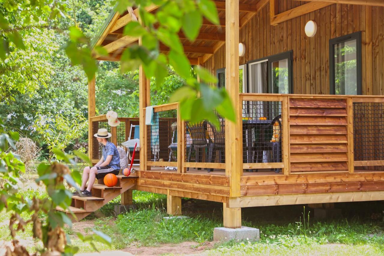 Camping Paradis Le Rocher De La Granelle Ле-Бюг Экстерьер фото